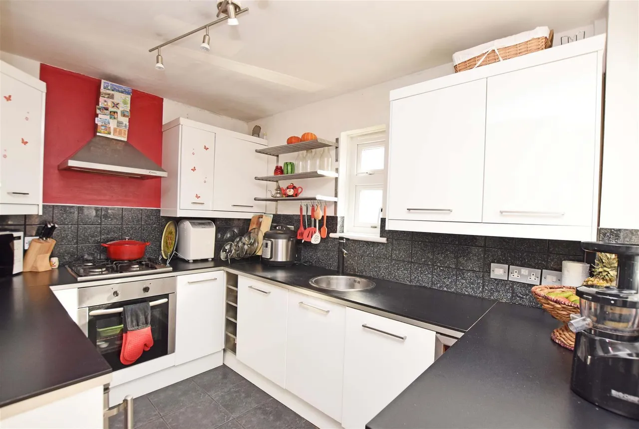 Stanborough Close, Hampton, TW12, photo 3