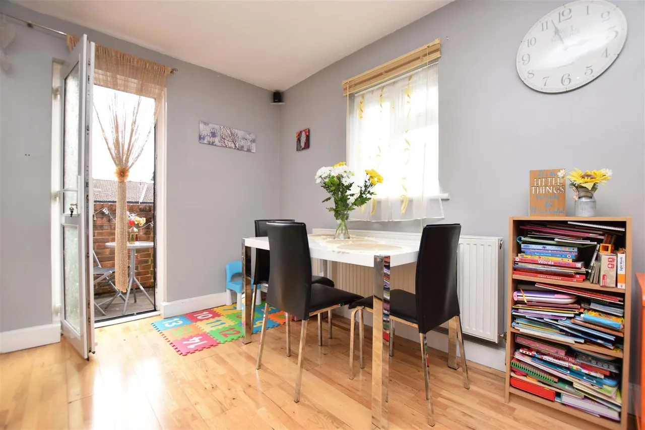Stanborough Close, Hampton, TW12, photo 4