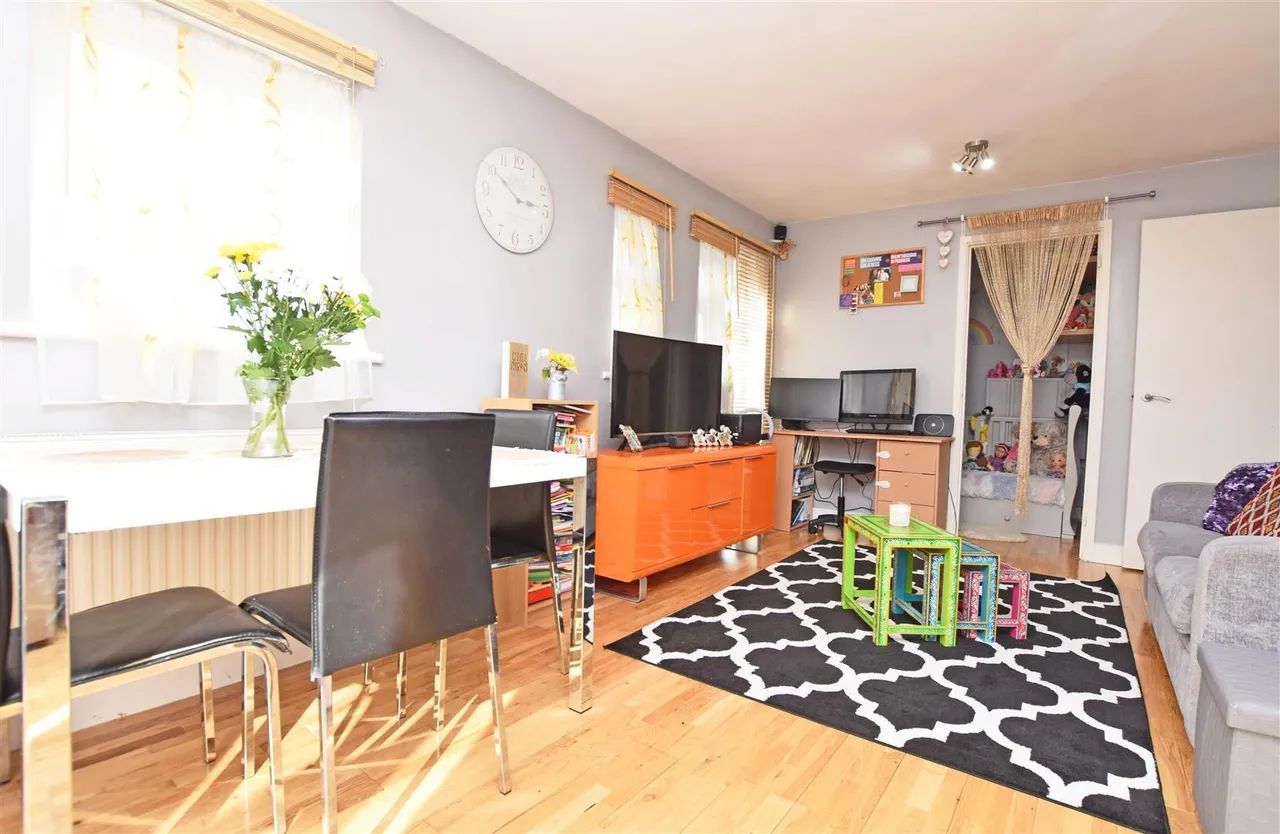 Stanborough Close, Hampton, TW12, photo 5