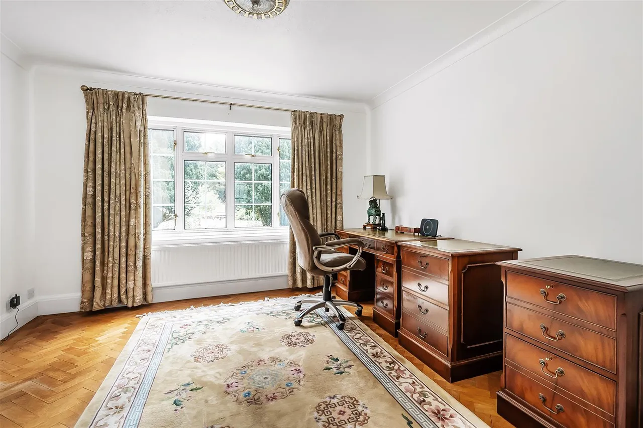 The Mount, Fetcham, KT22, photo 12