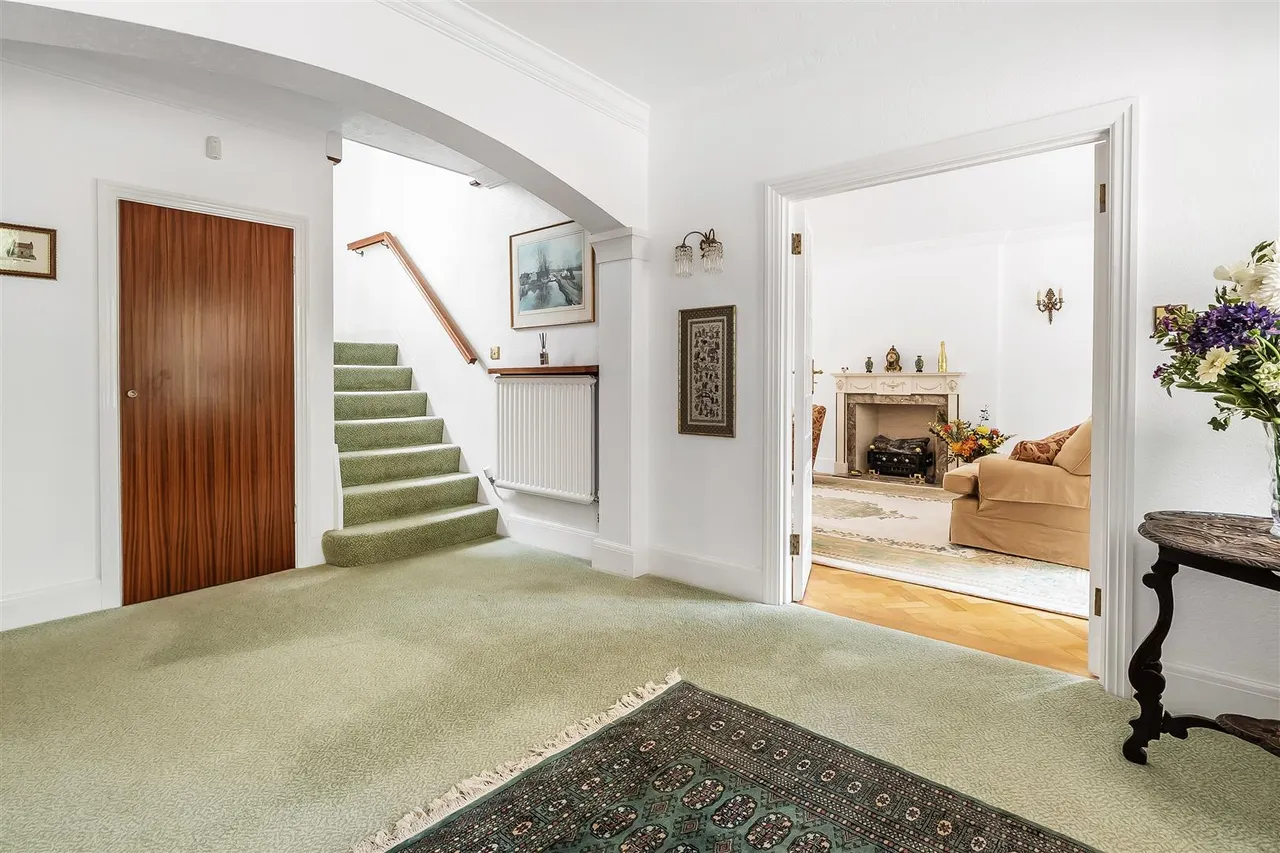 The Mount, Fetcham, KT22, photo 4
