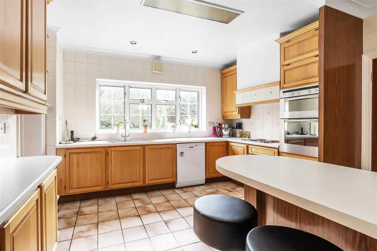 The Mount, Fetcham, KT22, photo 16