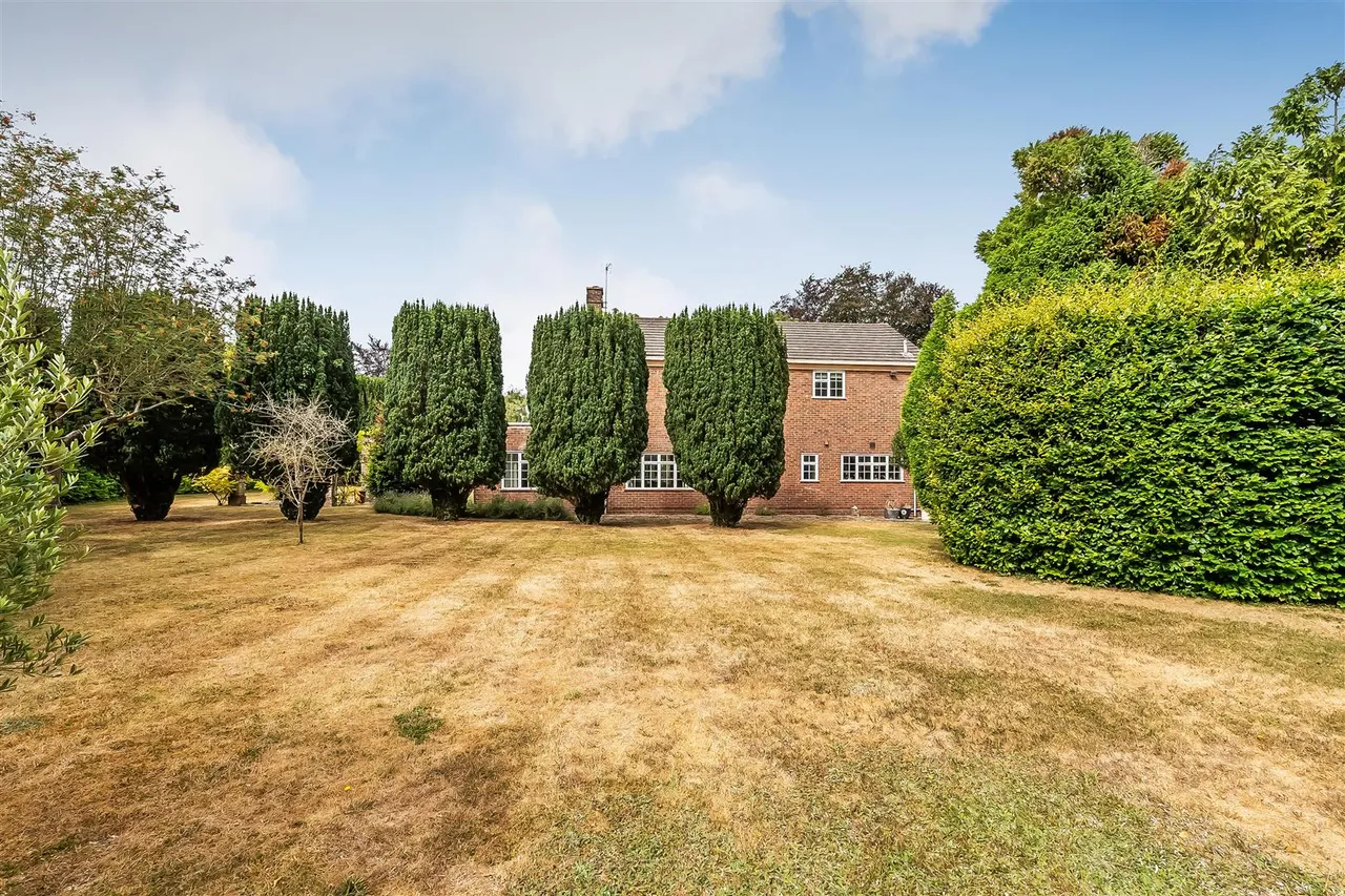 The Mount, Fetcham, KT22, photo 13