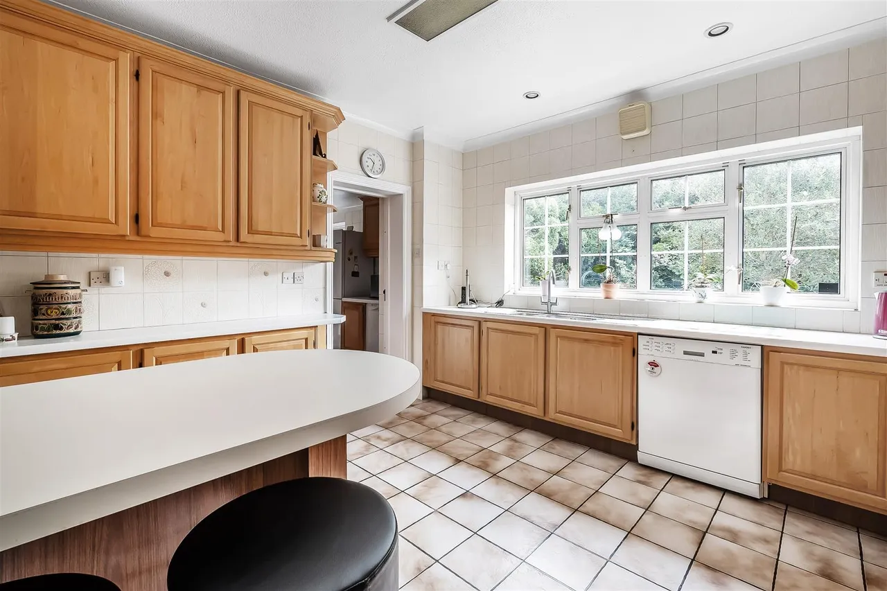 The Mount, Fetcham, KT22, photo 7