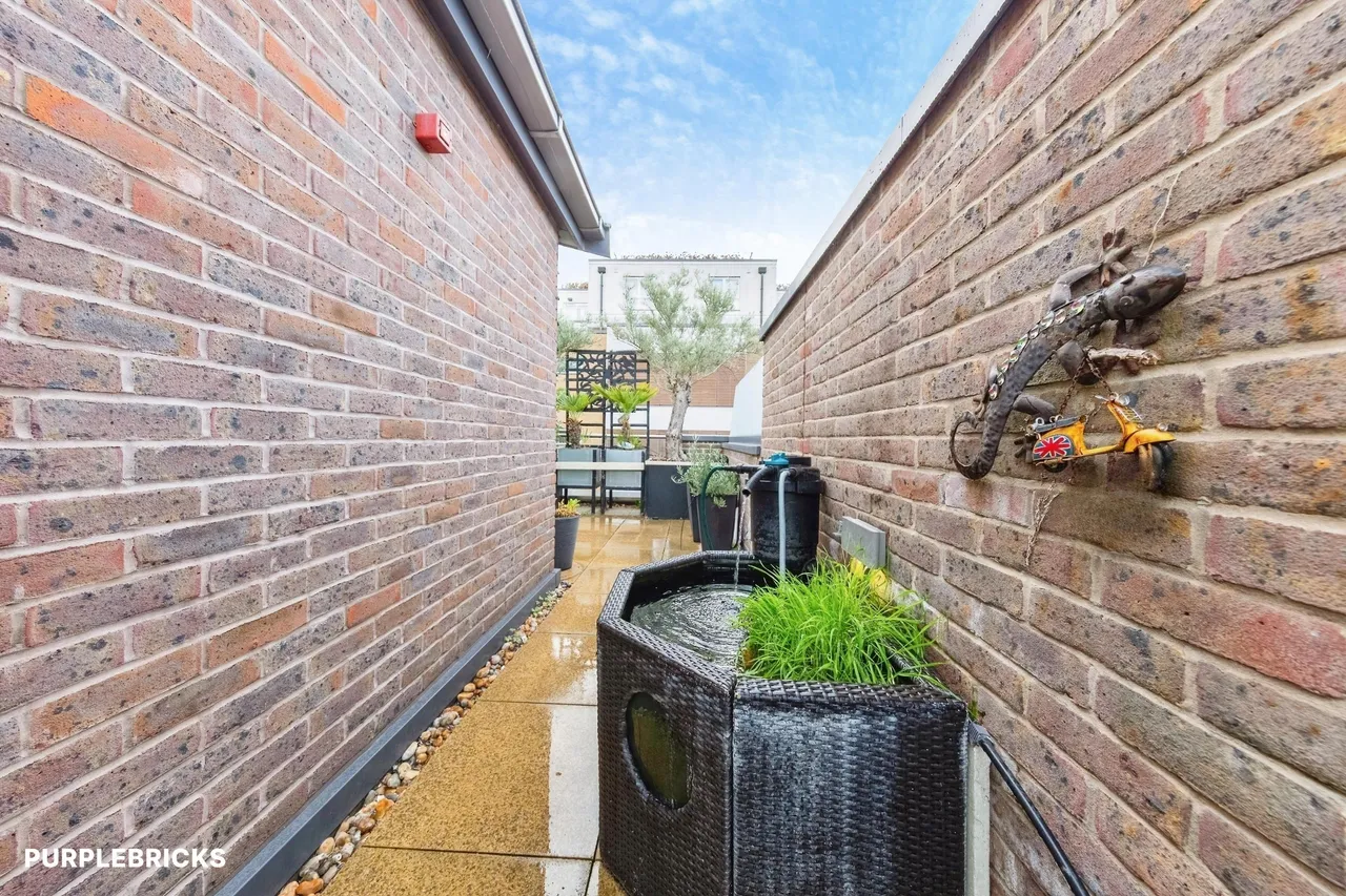 Bromyard Avenue, London, W3, photo 17