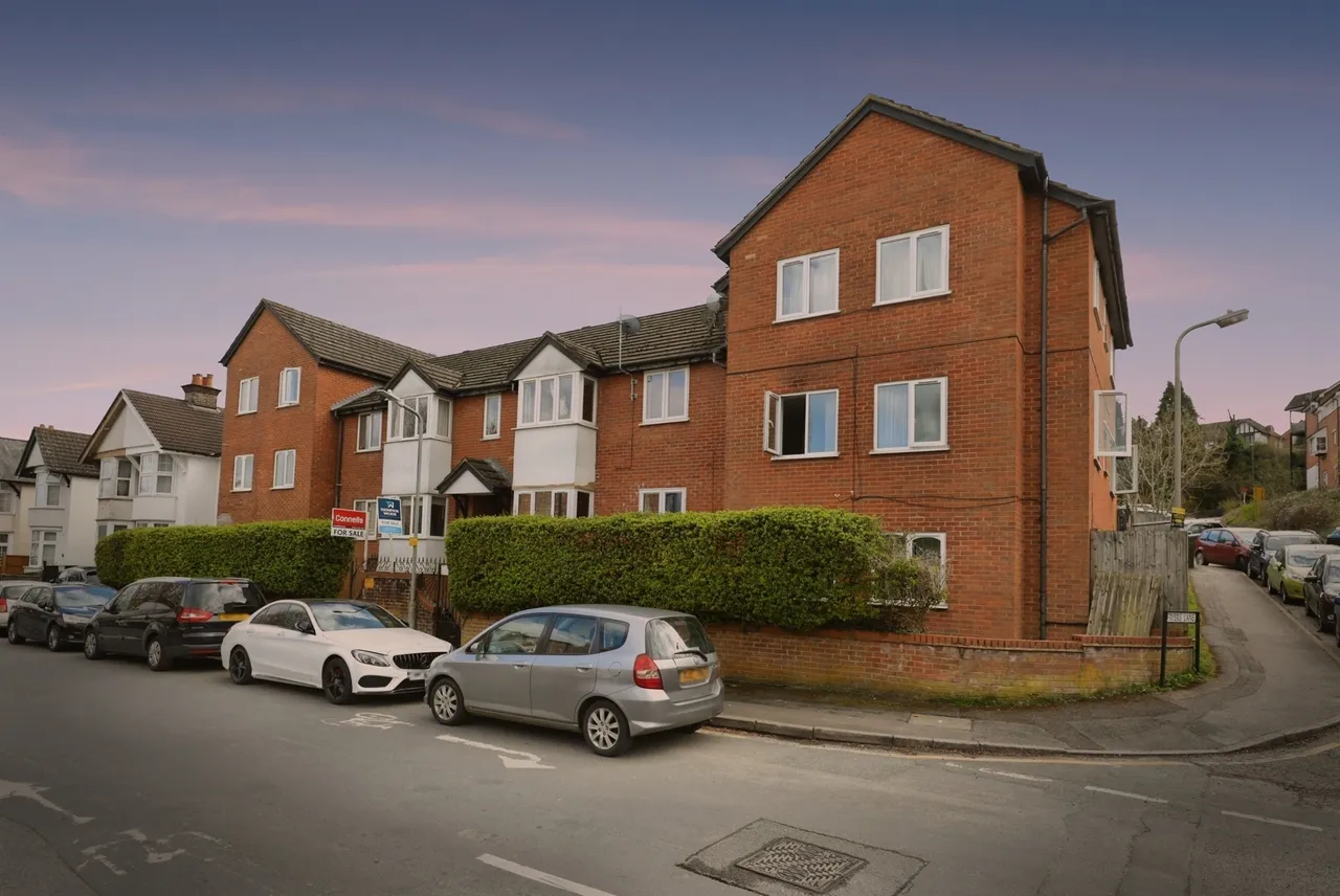 2 bed flat for sale, Abercromby Avenue, High Wycombe, HP12