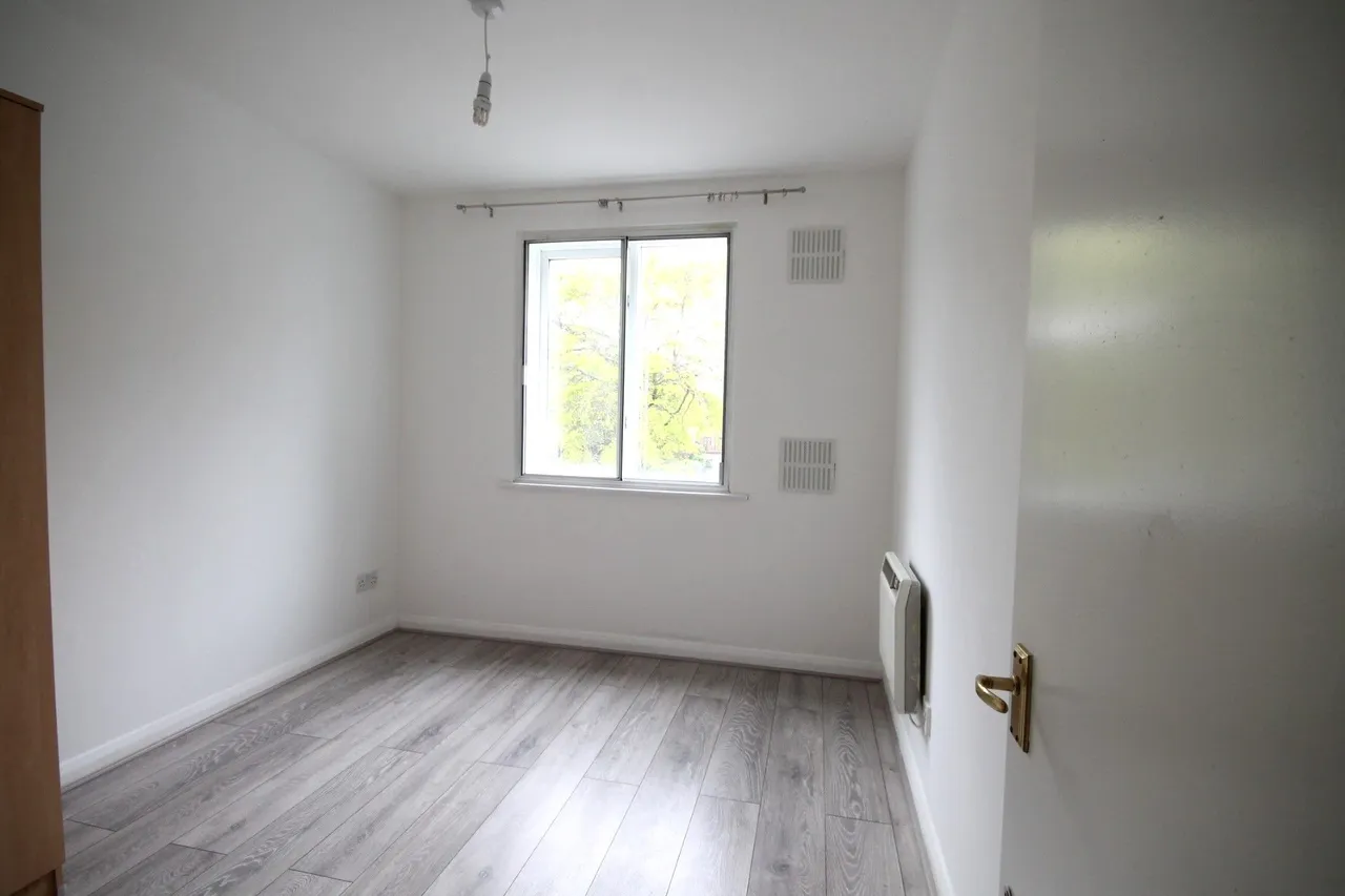 Juniper Court, Grove Road, TW3, photo 5