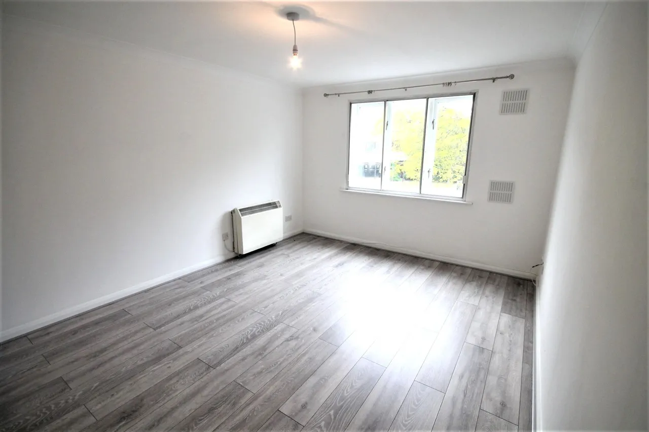 Juniper Court, Grove Road, TW3, photo 3