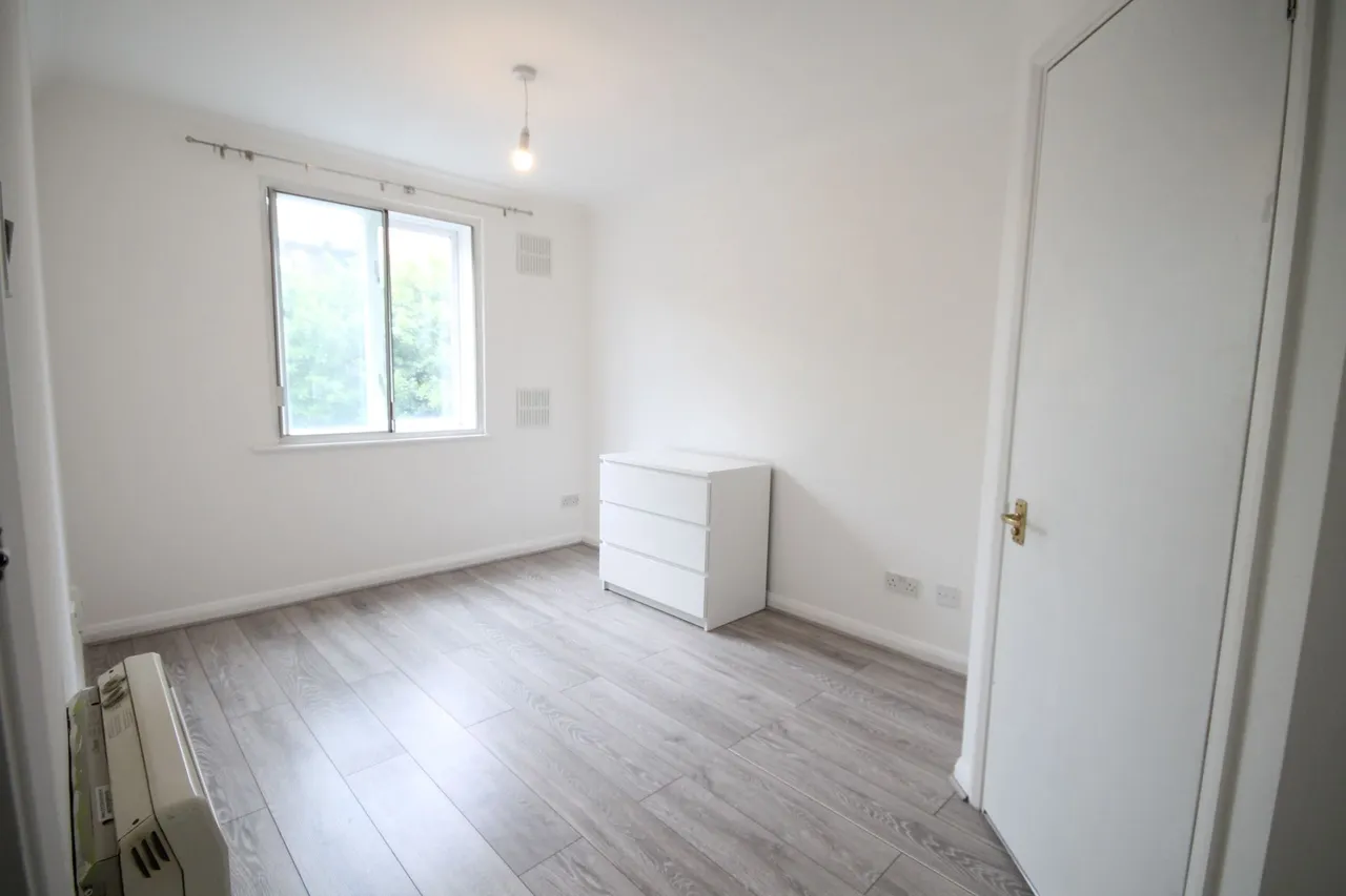Juniper Court, Grove Road, TW3, photo 4