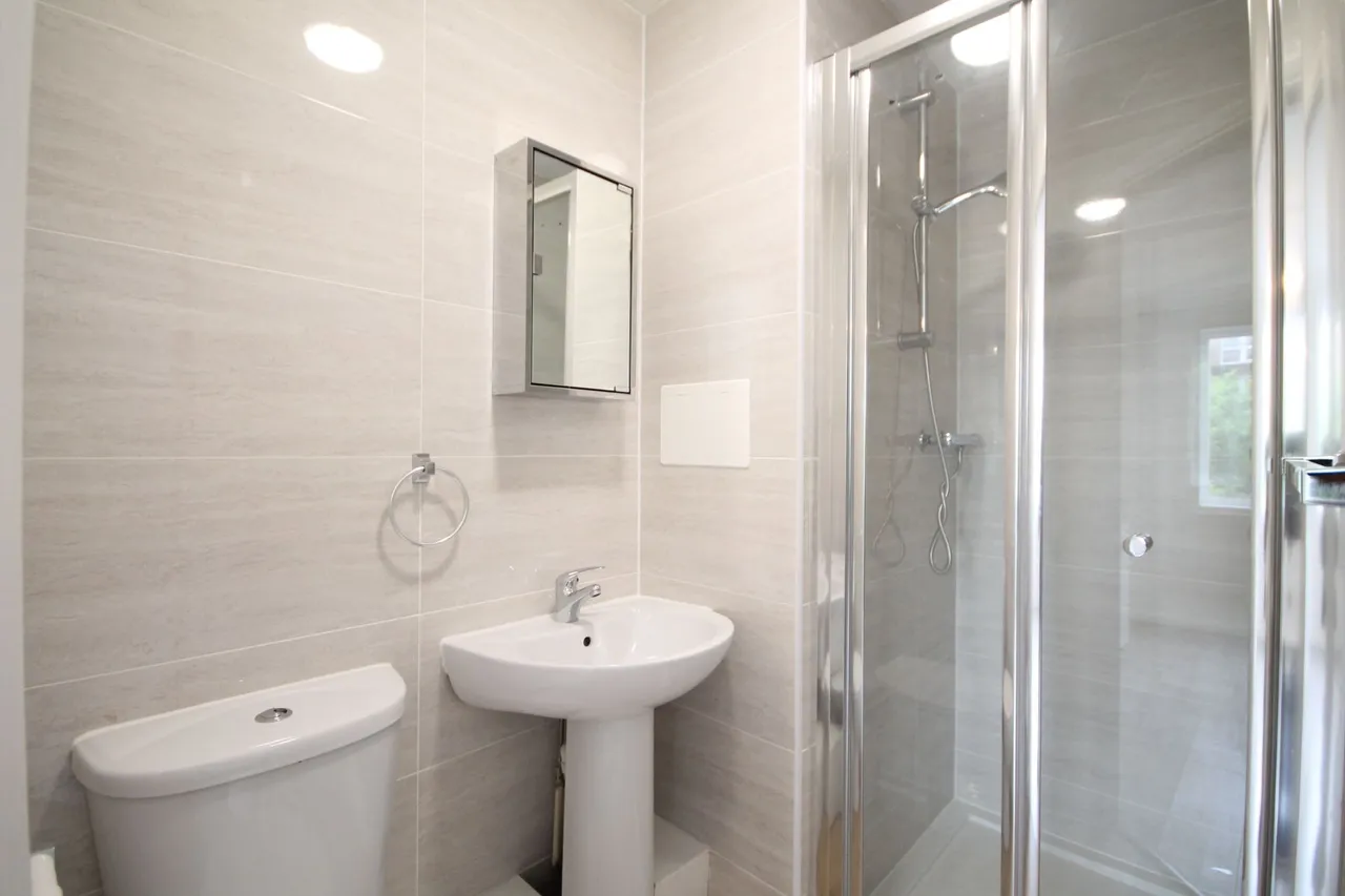 Juniper Court, Grove Road, TW3, photo 7