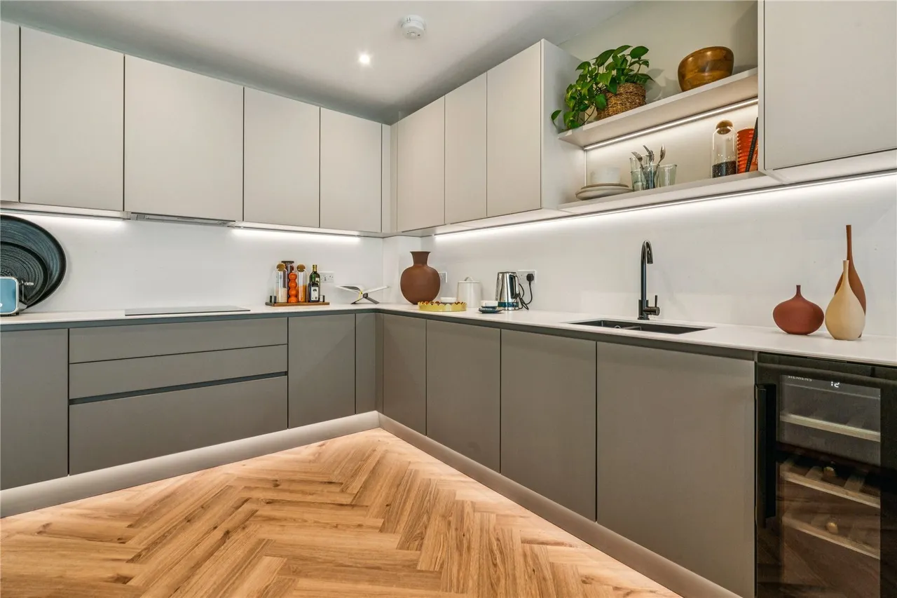 London Square, Bicknell Way, SW17, photo 2