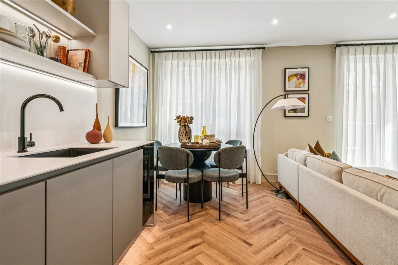 London Square, Bicknell Way, SW17, photo 13