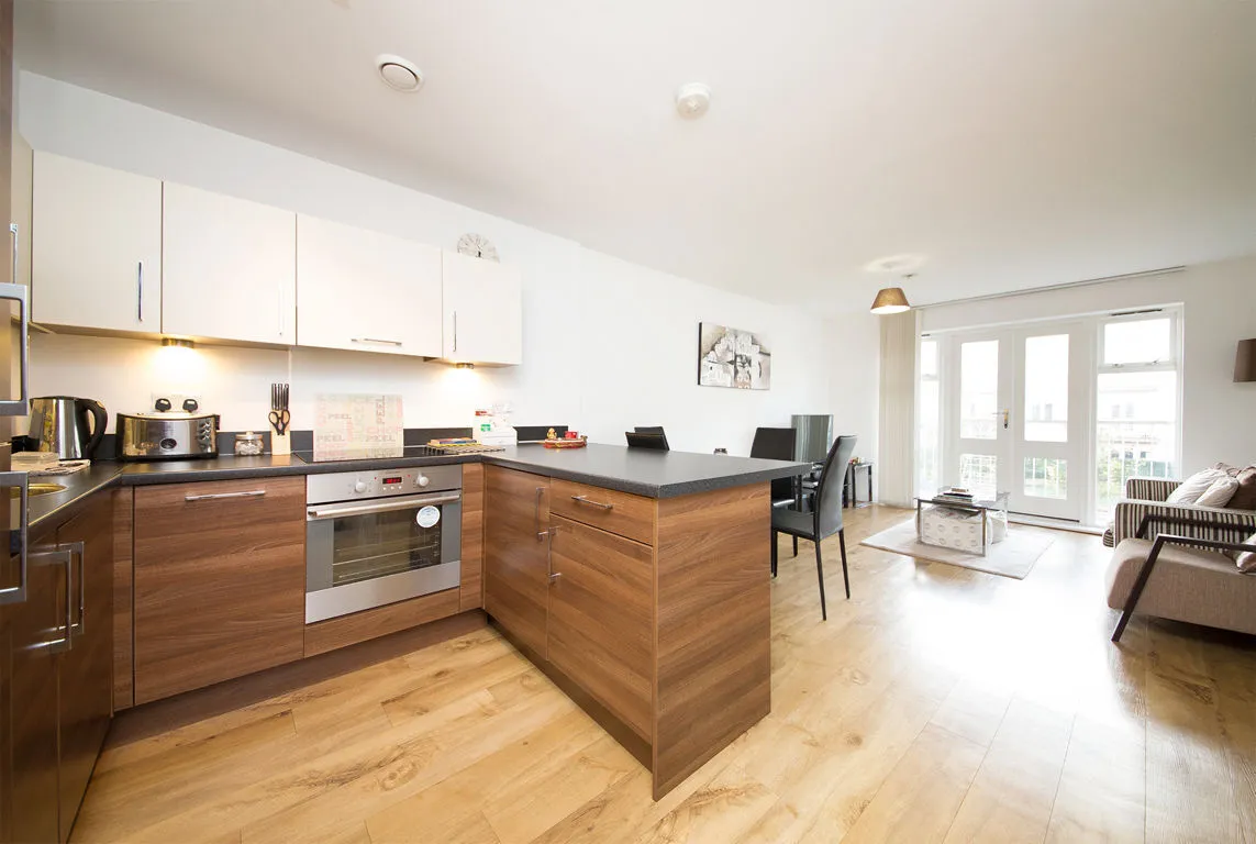 Park Lodge Avenue, West Drayton, photo 2