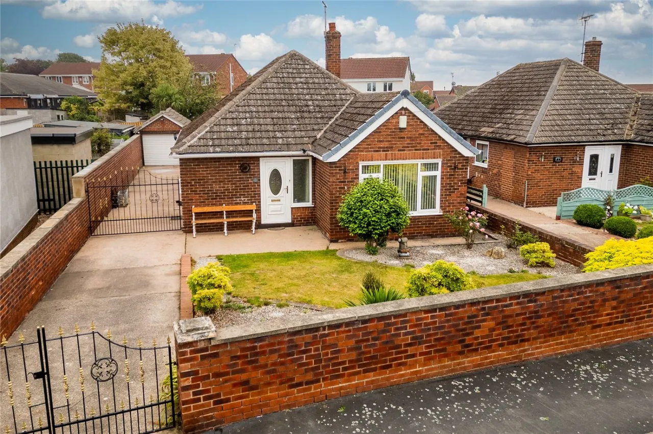 3 bed house for sale, Clayton Holt, South Kirkby, WF9