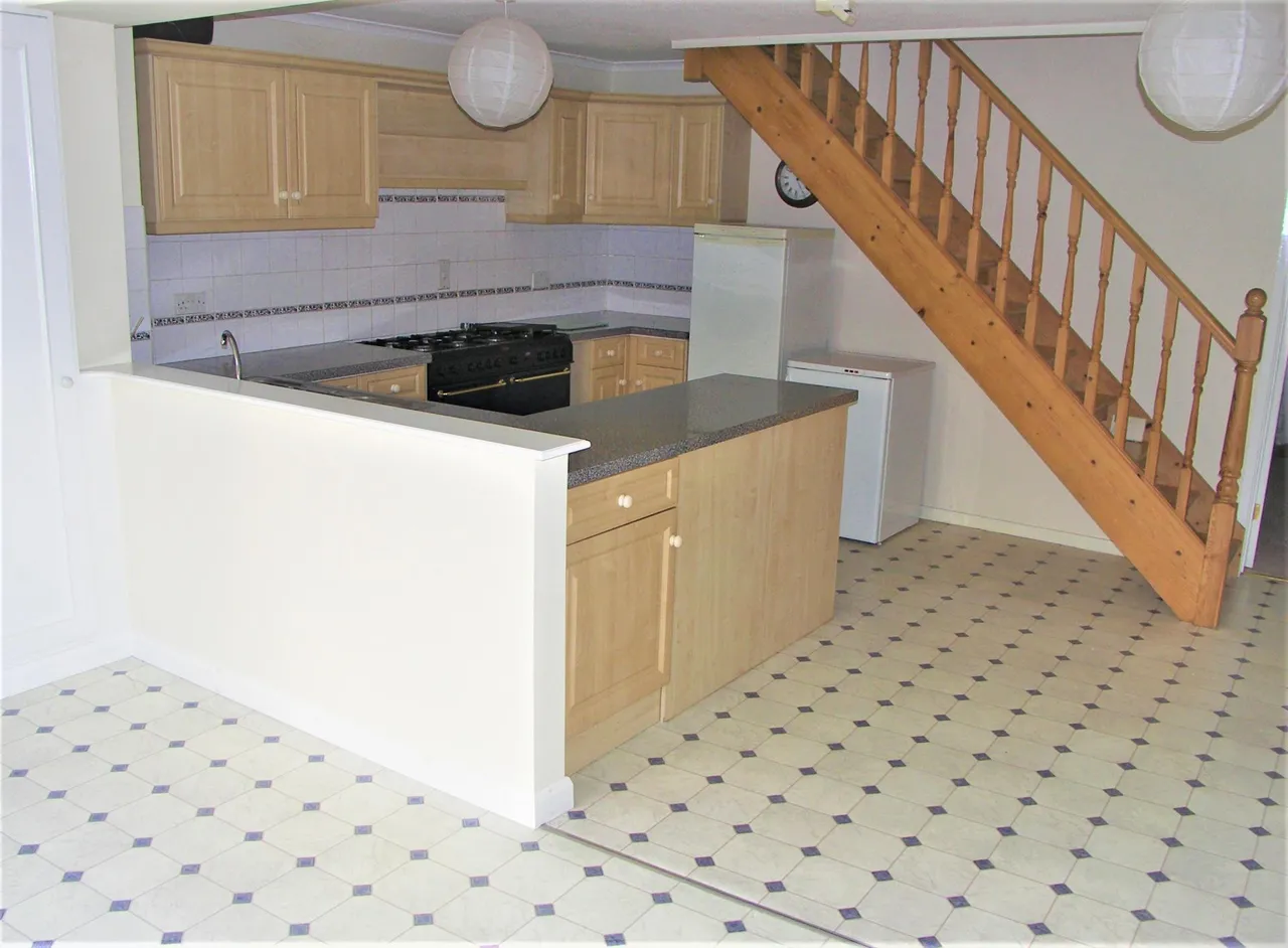 Hillview, Saunderton, HP14, photo 3