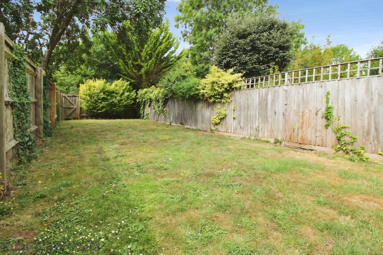 Hillview, Saunderton, HP14, photo 11