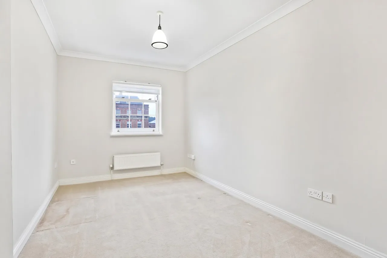 Portsmouth Rd, Milford, GU8, photo 10