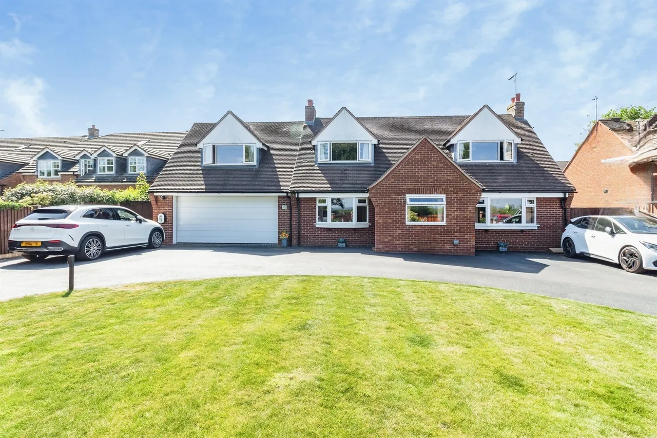 4 bed house for sale, Lea Road, Hixon, ST18