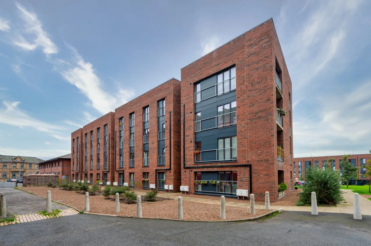 2 bed flat to rent, Hathaway Street, Glasgow, G20