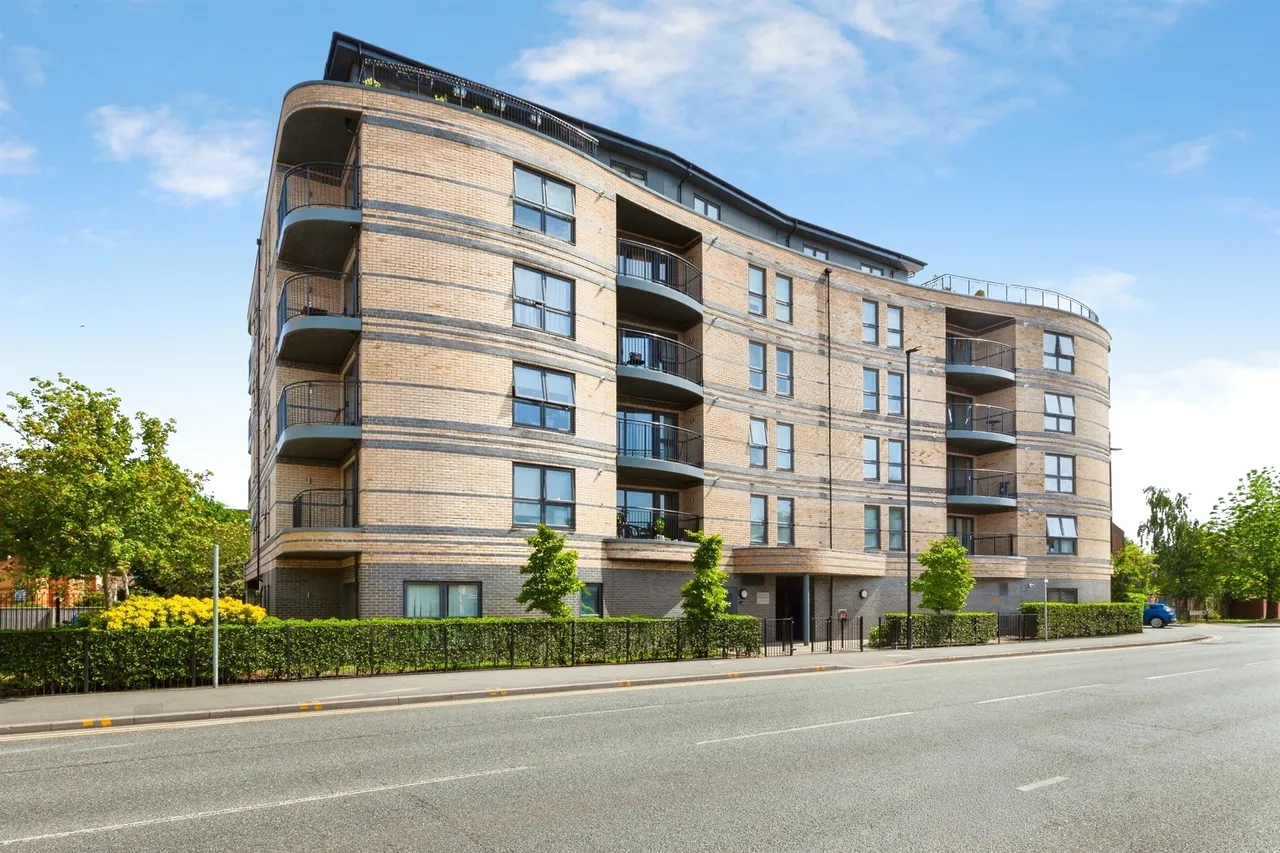 2 bed flat for sale — Windsor Road, Slough