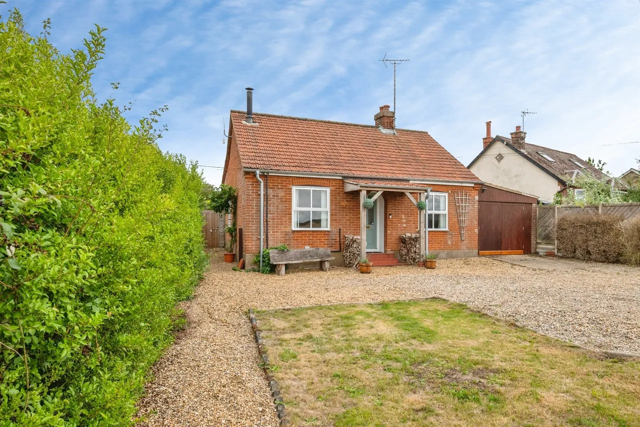 3 bed house for sale — Eagle Road, Ingworth, Norwich