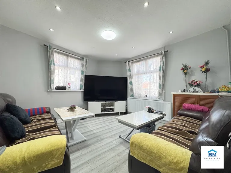 4 bed house for sale — Coral Street, Leicester, LE4 5BE
