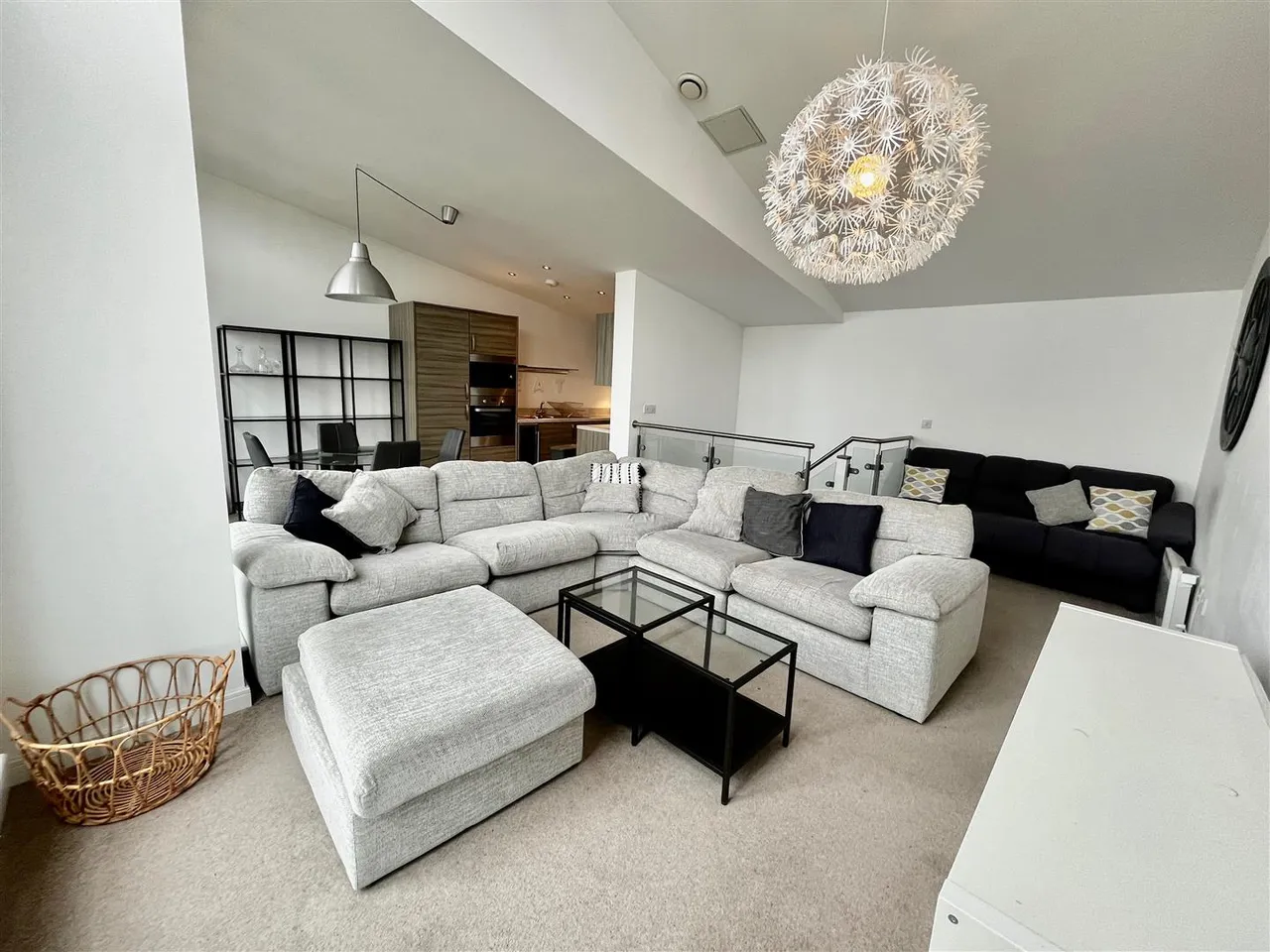 3 bed flat to rent, Worsdell Drive, Gateshead