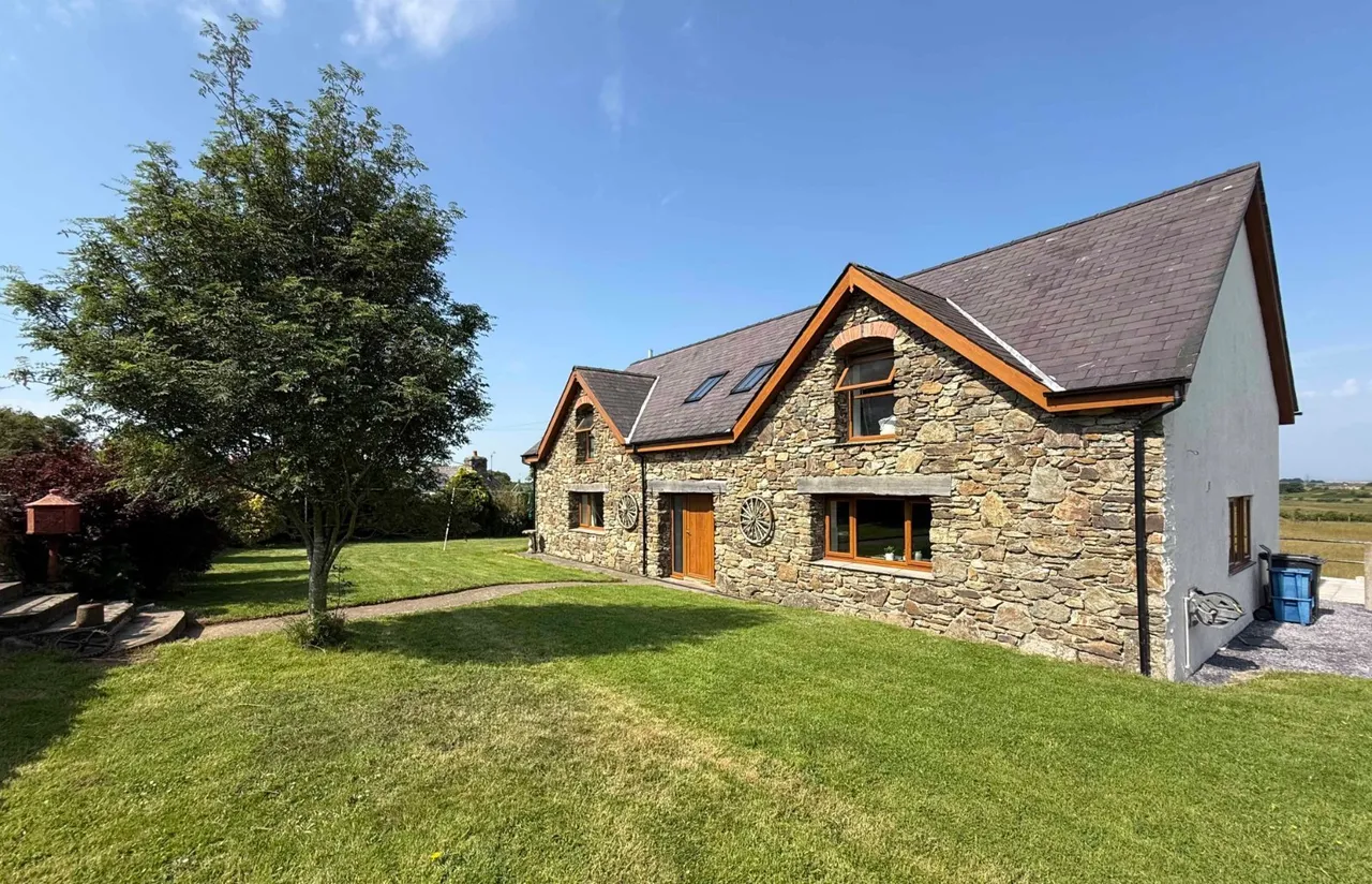 4 bed house for sale, Carreglefn, Amlwch