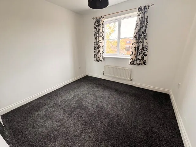 Deanshanger, MK19, photo 10