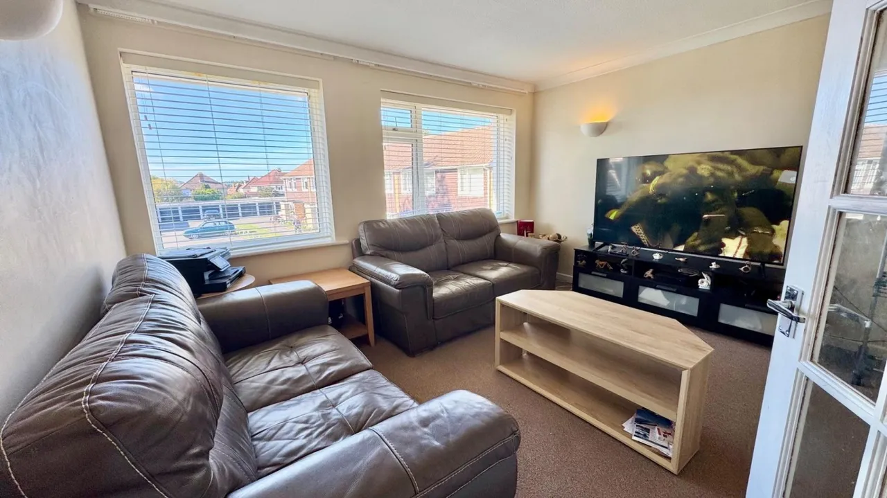 Avon Court, Netley Abbey, SO31, photo 2