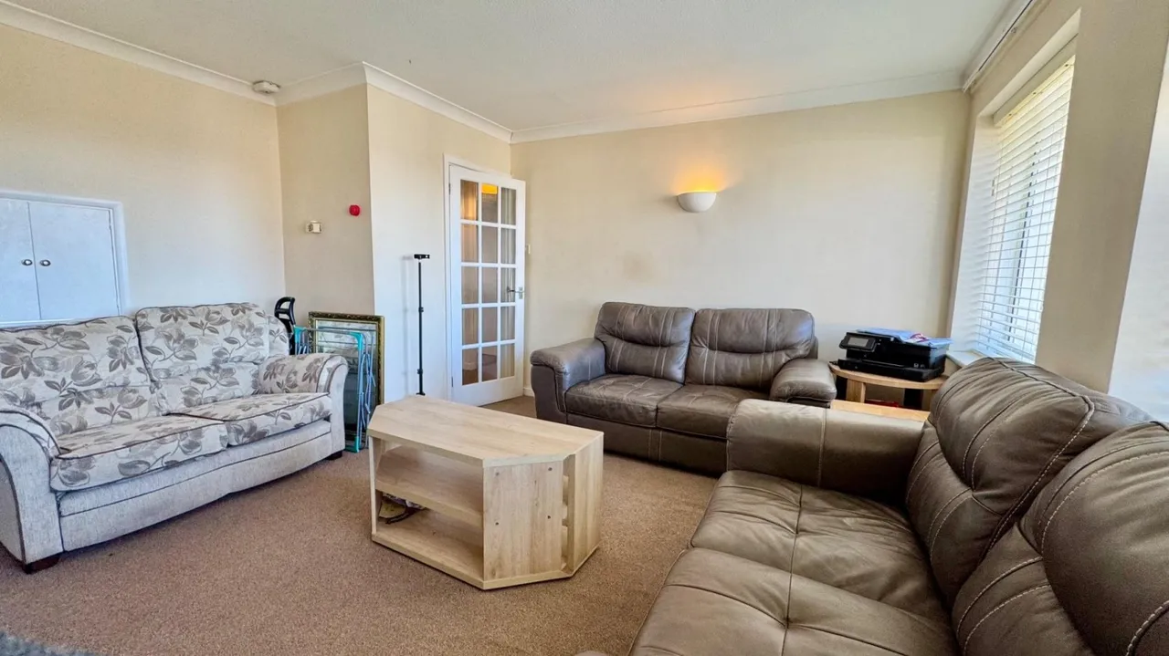 Avon Court, Netley Abbey, SO31, photo 6