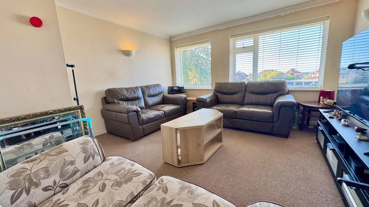 Avon Court, Netley Abbey, SO31, photo 5