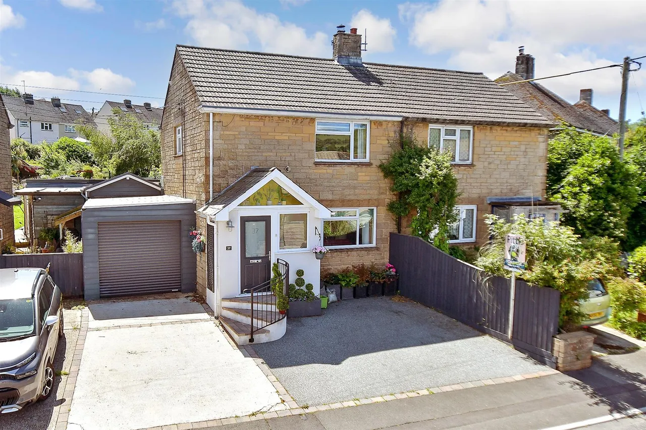2 bed house for sale, West Street, Ventnor, PO38