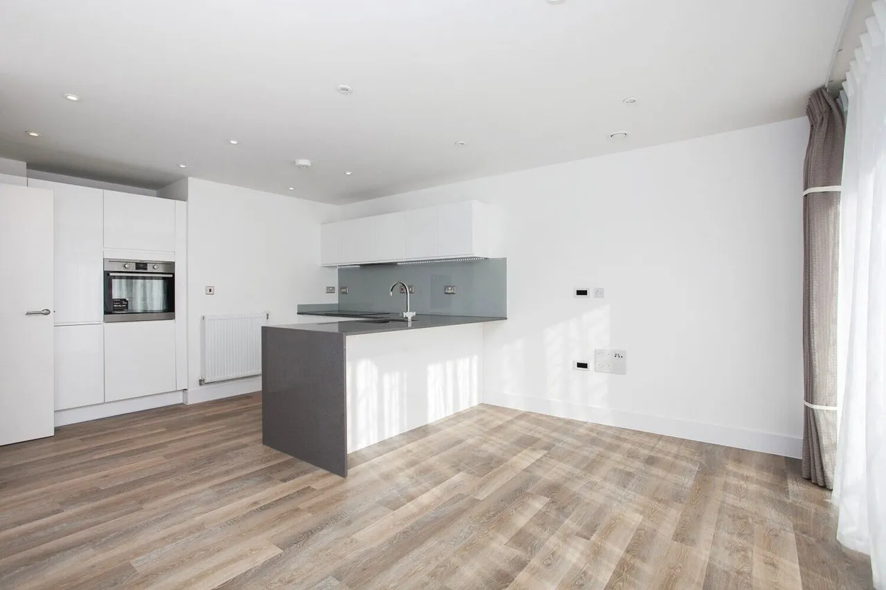 2 bed flat to rent, Hartfield Road, London, SW19