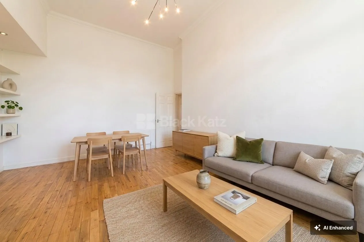 2 bed property to rent, Newsholme Drive, Winchmore hill, N21
