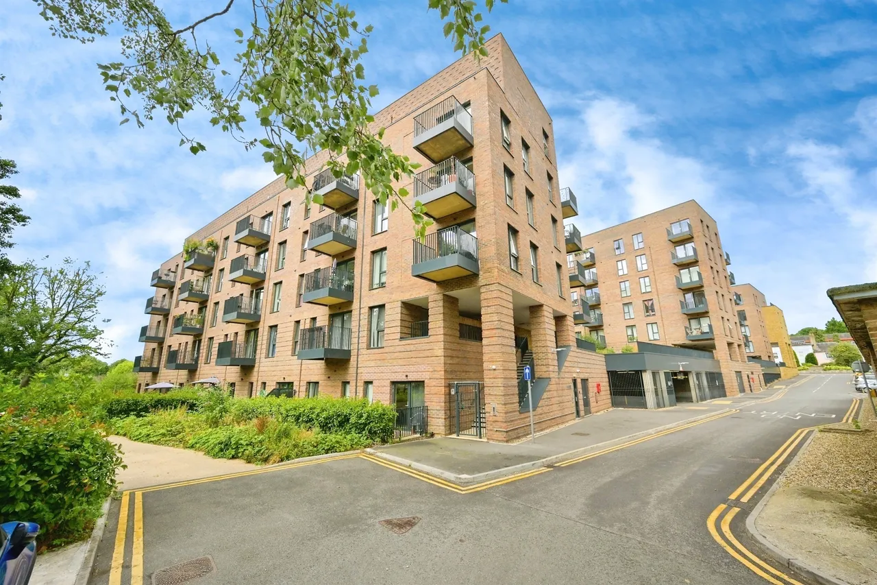 2 bed flat for sale — Dacorum Way, Hemel Hempstead