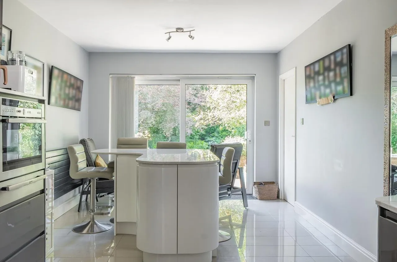 Reigate Road, Epsom, KT17 3DR, photo 4