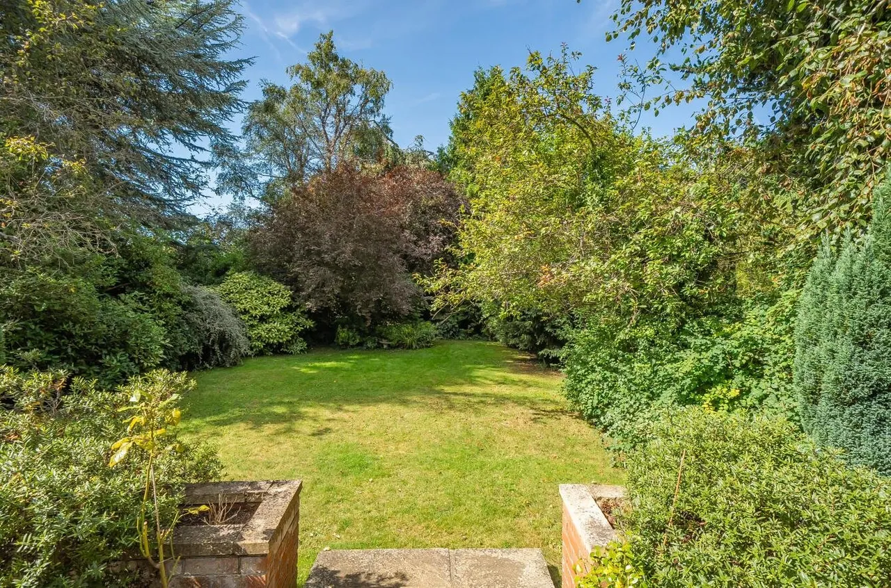 Reigate Road, Epsom, KT17 3DR, photo 2