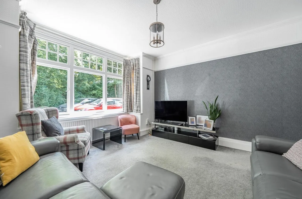 Reigate Road, Epsom, KT17 3DR, photo 6