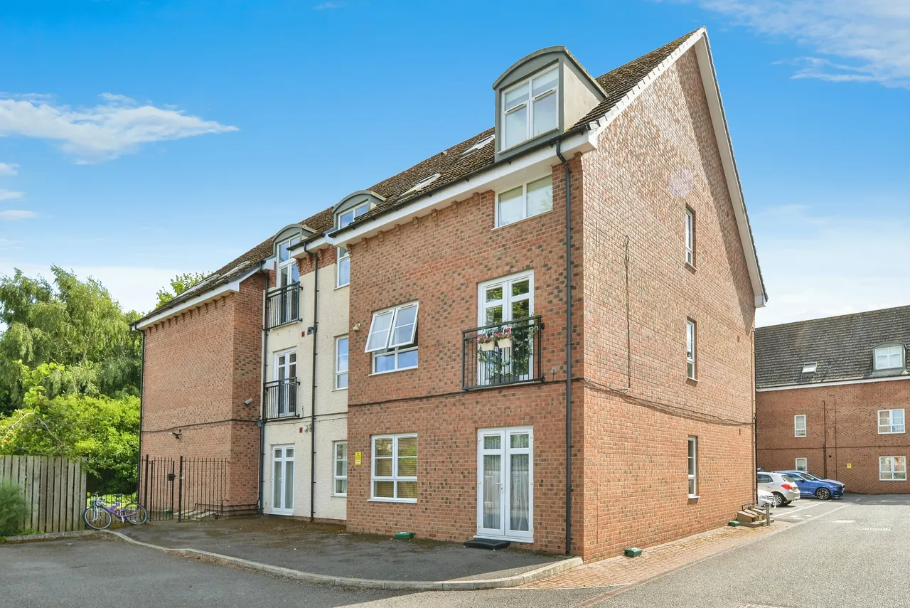 2 bed flat for sale — Harrow Road, Middlesbrough, North Yorkshire, TS5
