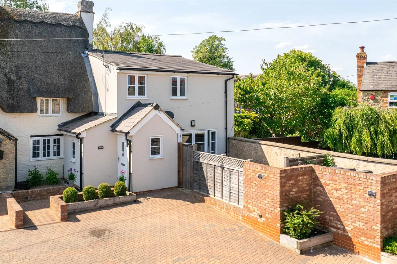 2 bed house for sale, High Street, Stoke Goldington, MK16