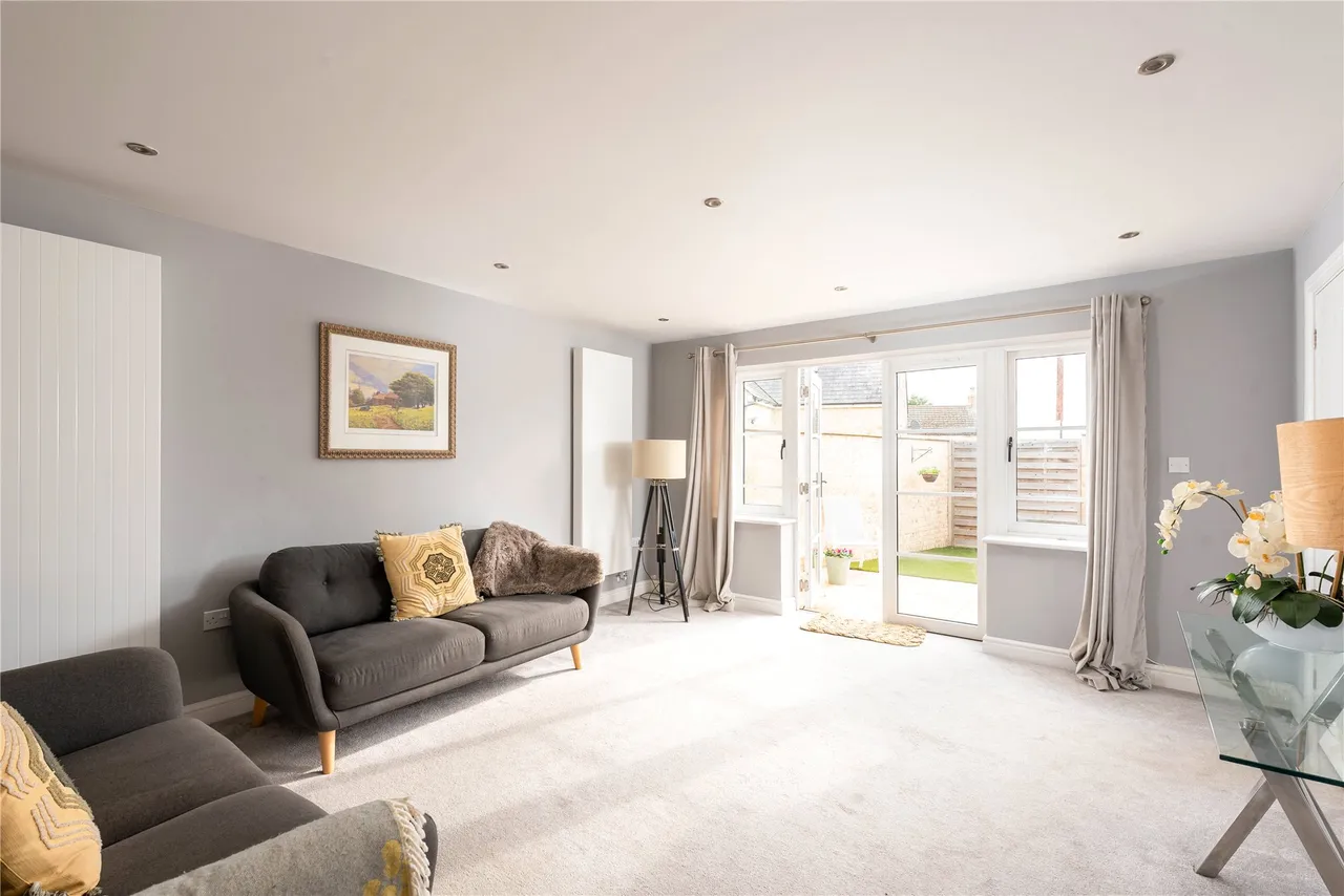 High Street, Stoke Goldington, MK16, photo 3