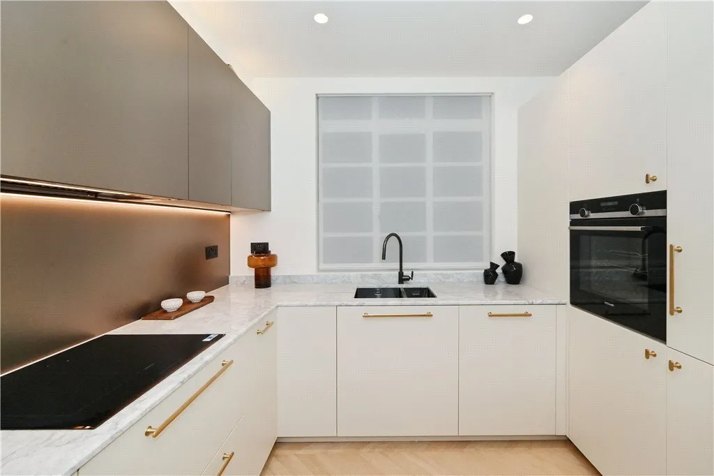 Portman Square, Marylebone, W1H, photo 5