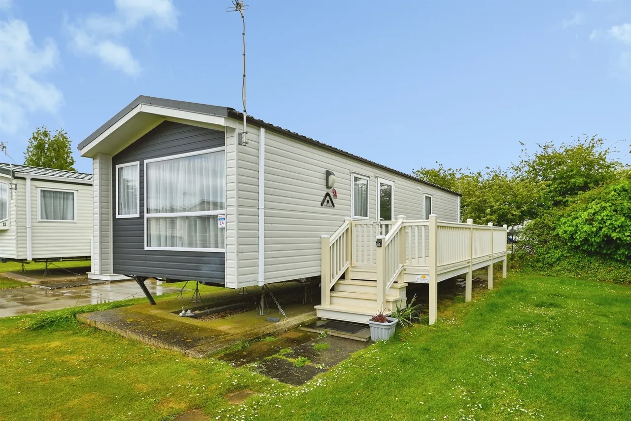 2 bed park home for sale — Manor Road, Hunstanton