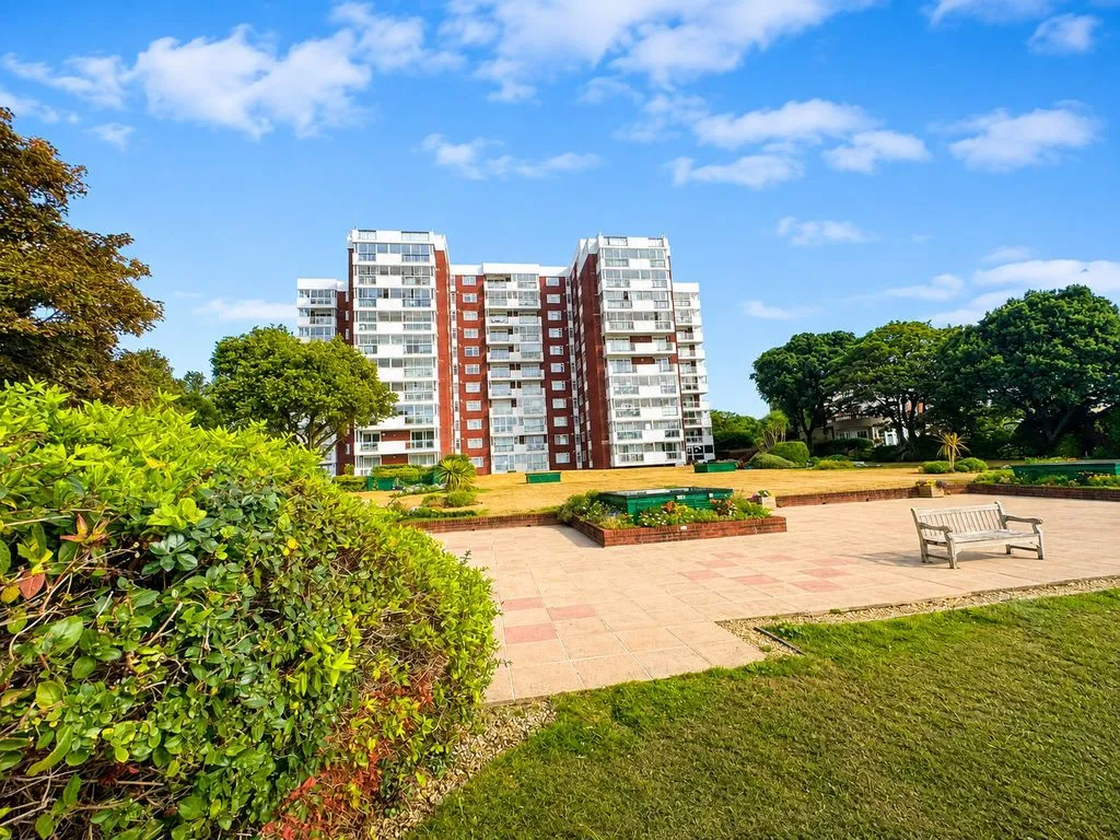 flat for sale — 17 Grove Road, Bournemouth BH1 3DZ