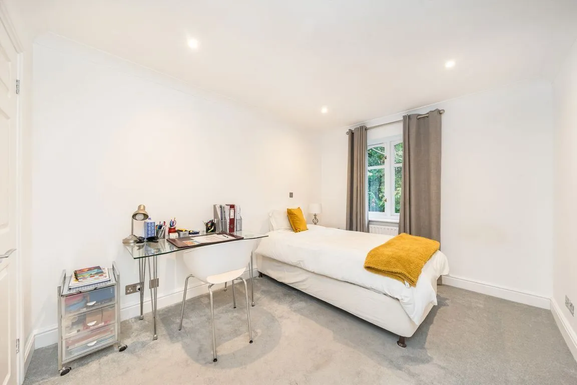 Hanger Hill, Weybridge, KT13, photo 9