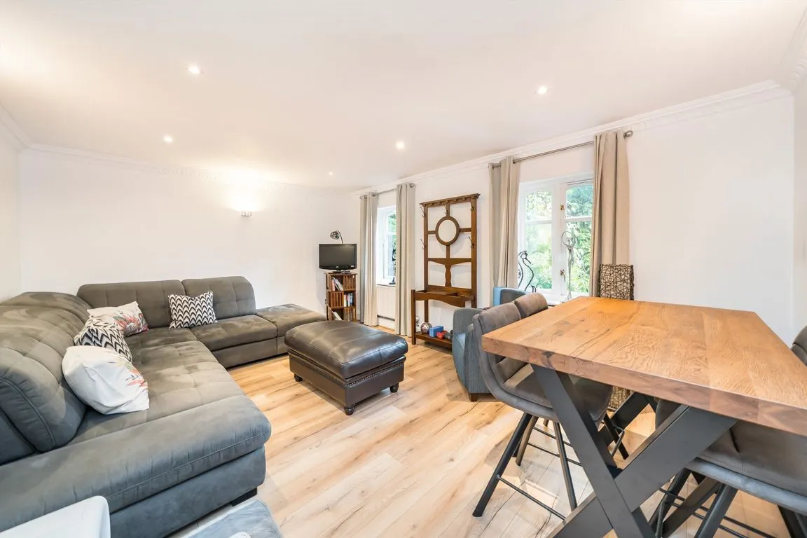 Hanger Hill, Weybridge, KT13, photo 2