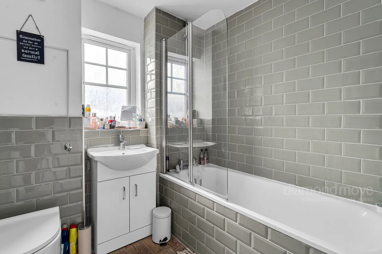 Avondale Gardens, Hounslow, TW4 5EU, photo 7