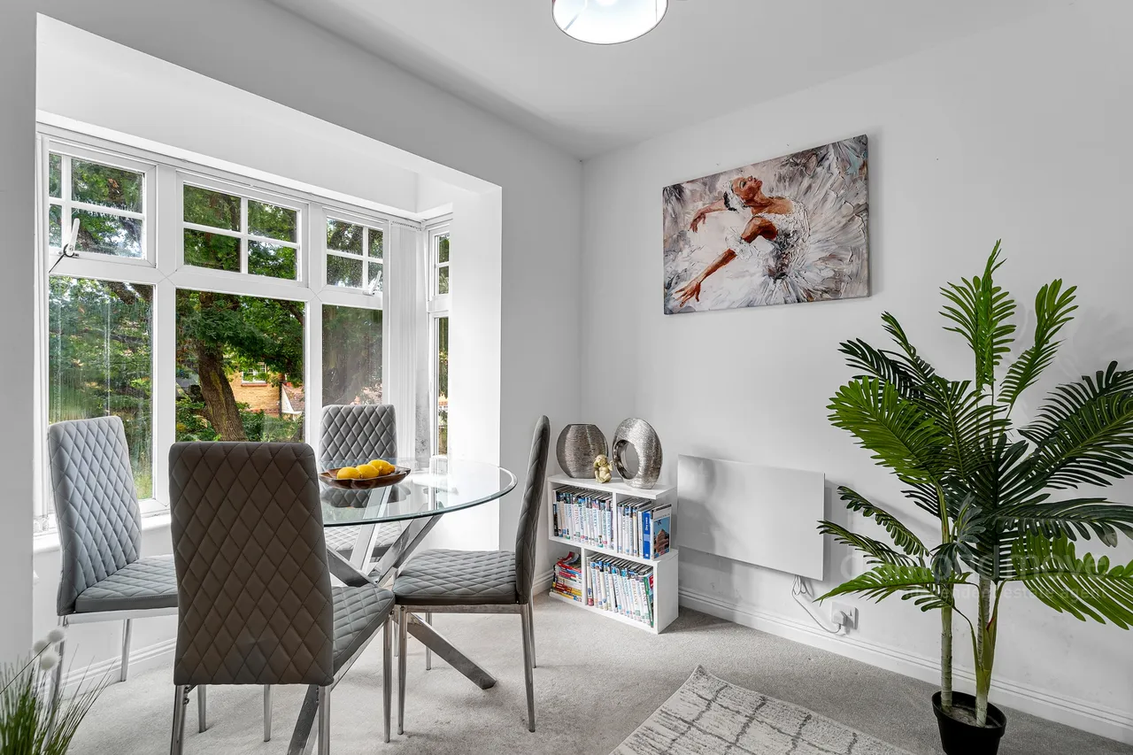 Avondale Gardens, Hounslow, TW4 5EU, photo 3