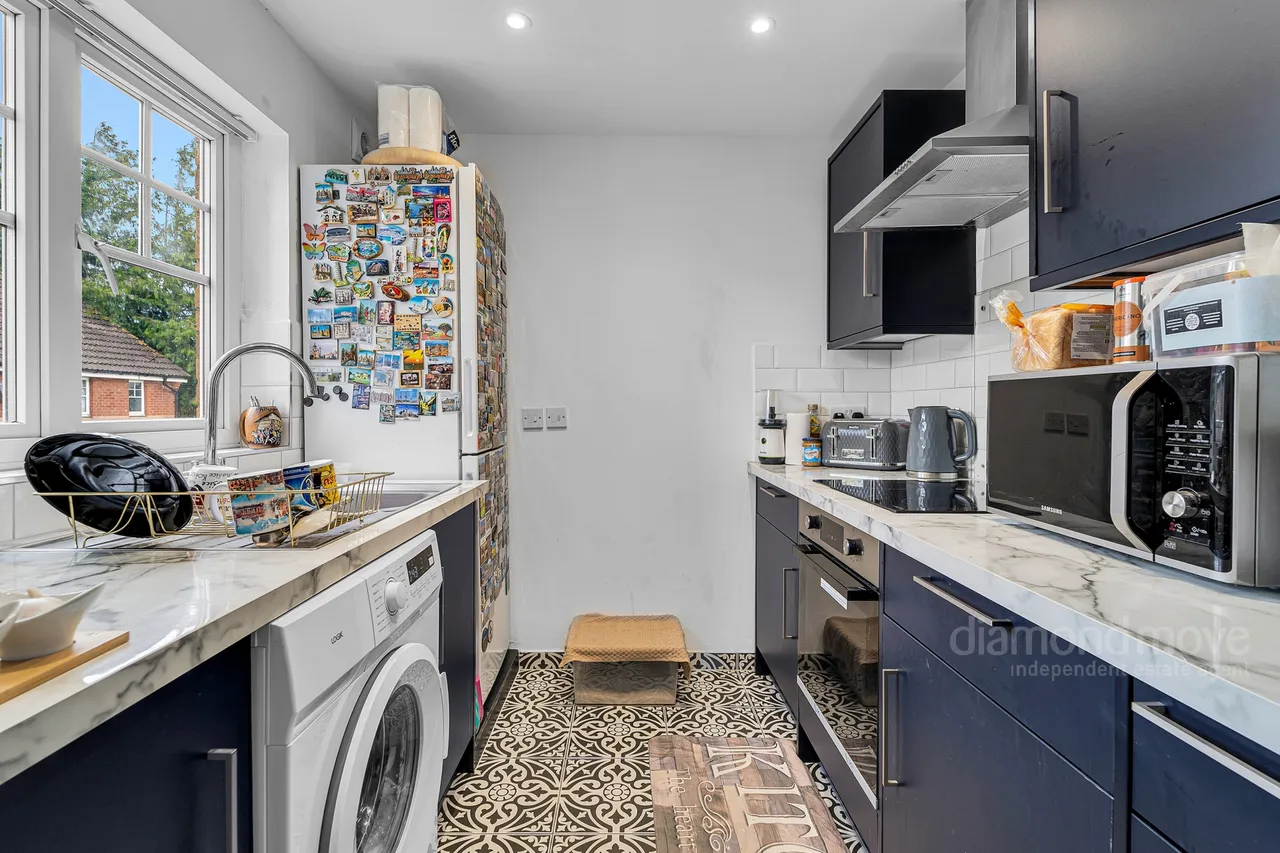 Avondale Gardens, Hounslow, TW4 5EU, photo 5